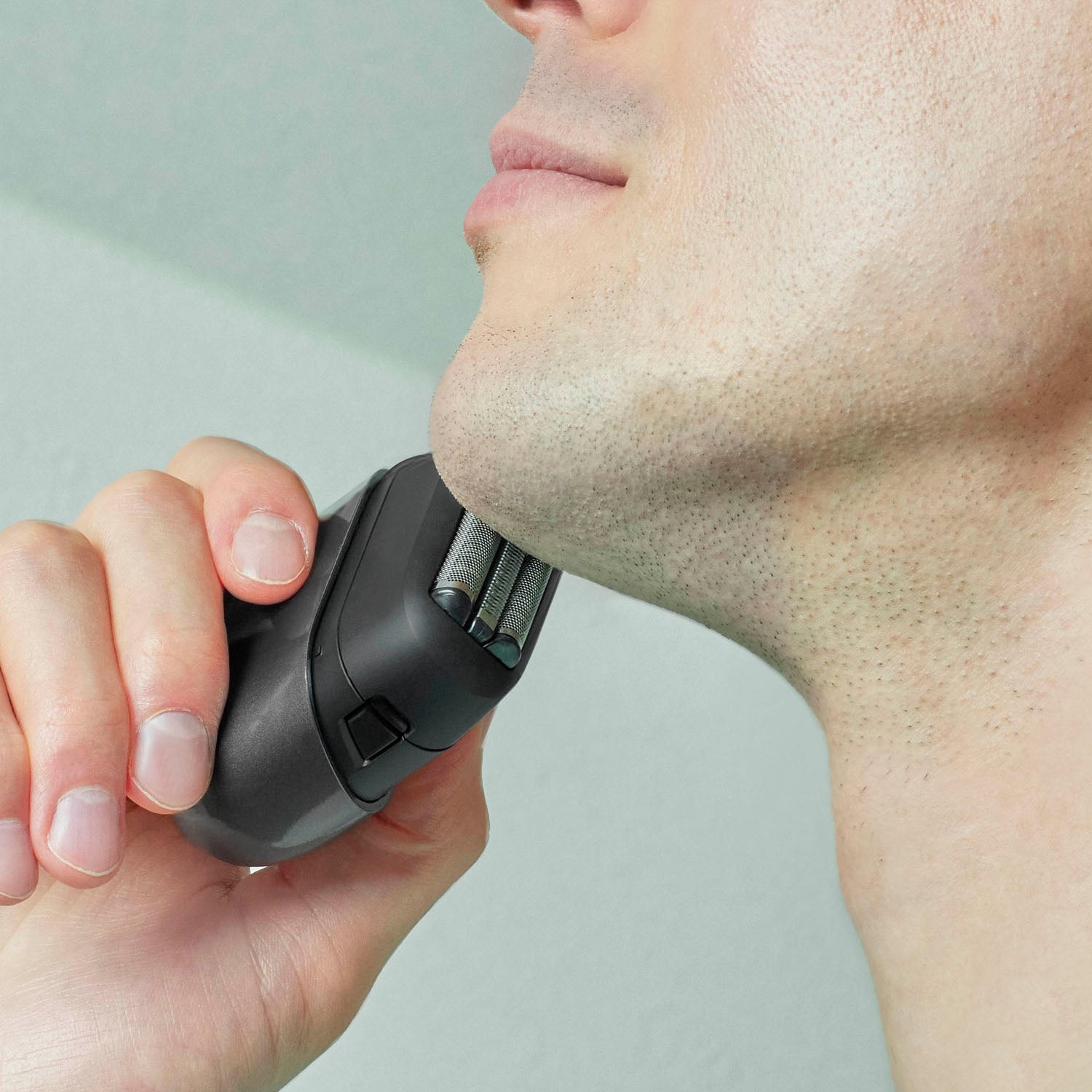 Swipe Right Electric Travel Shaver for Men