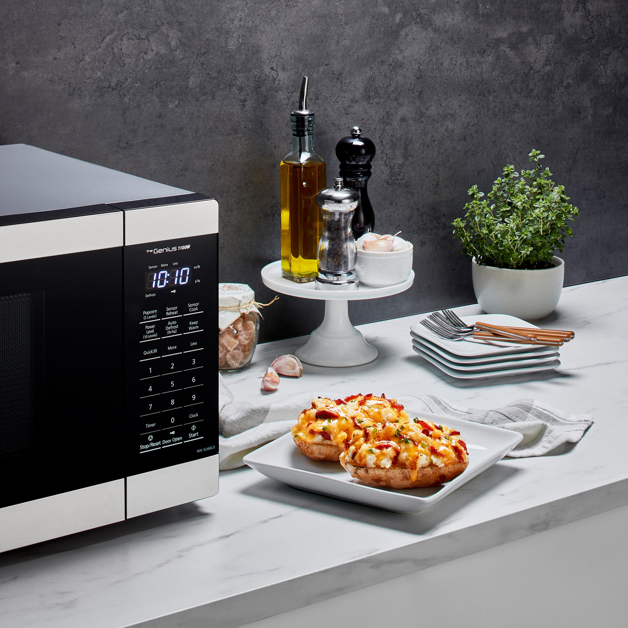 1.3 cu. ft. Genius Sensor Microwave, 1100W - NN-SU66LS