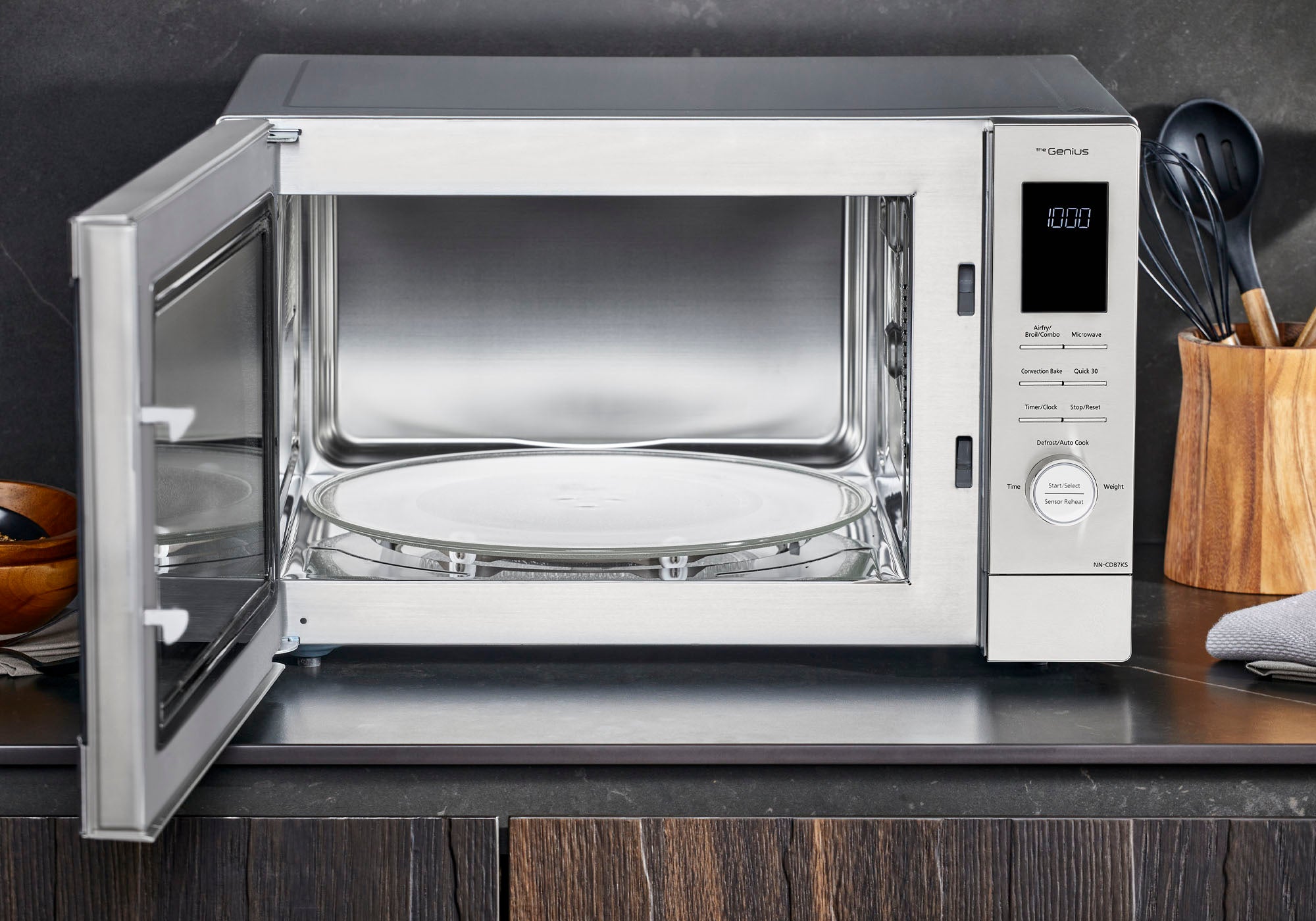 How to Clean Your Microwave Oven—2 Foolproof Methods, No Harsh Chemicals Required