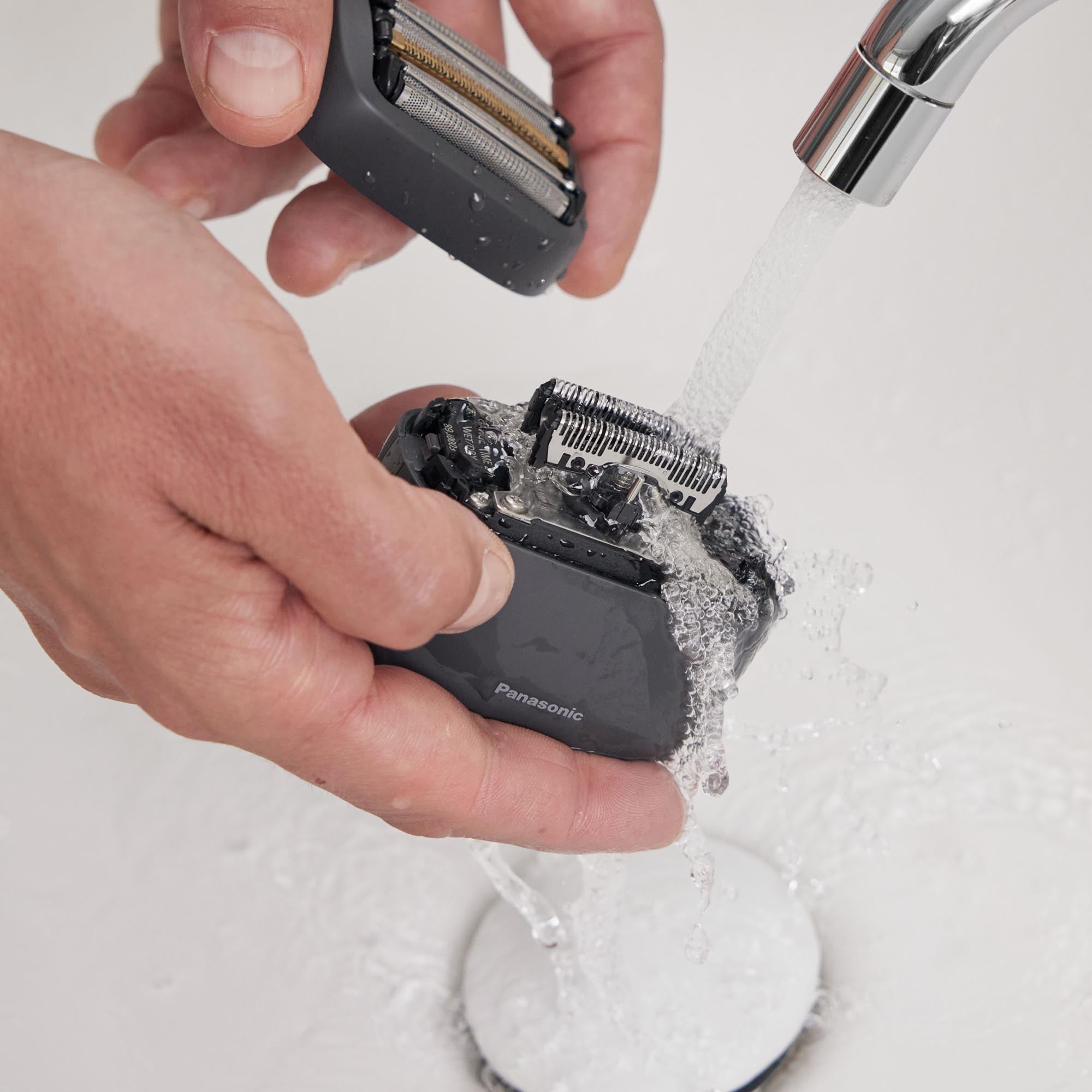 ARC5 PALM-sized 5-Blade Electric Luxury Shaver