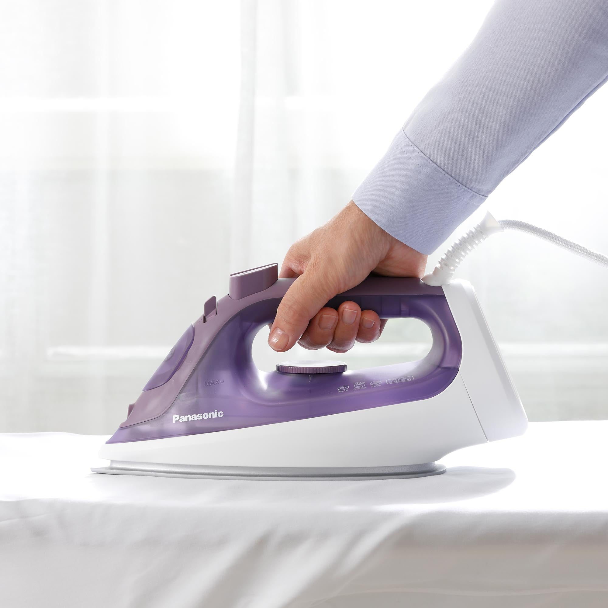 Steam/Dry Iron, Ergonomic 1500W NI-S630