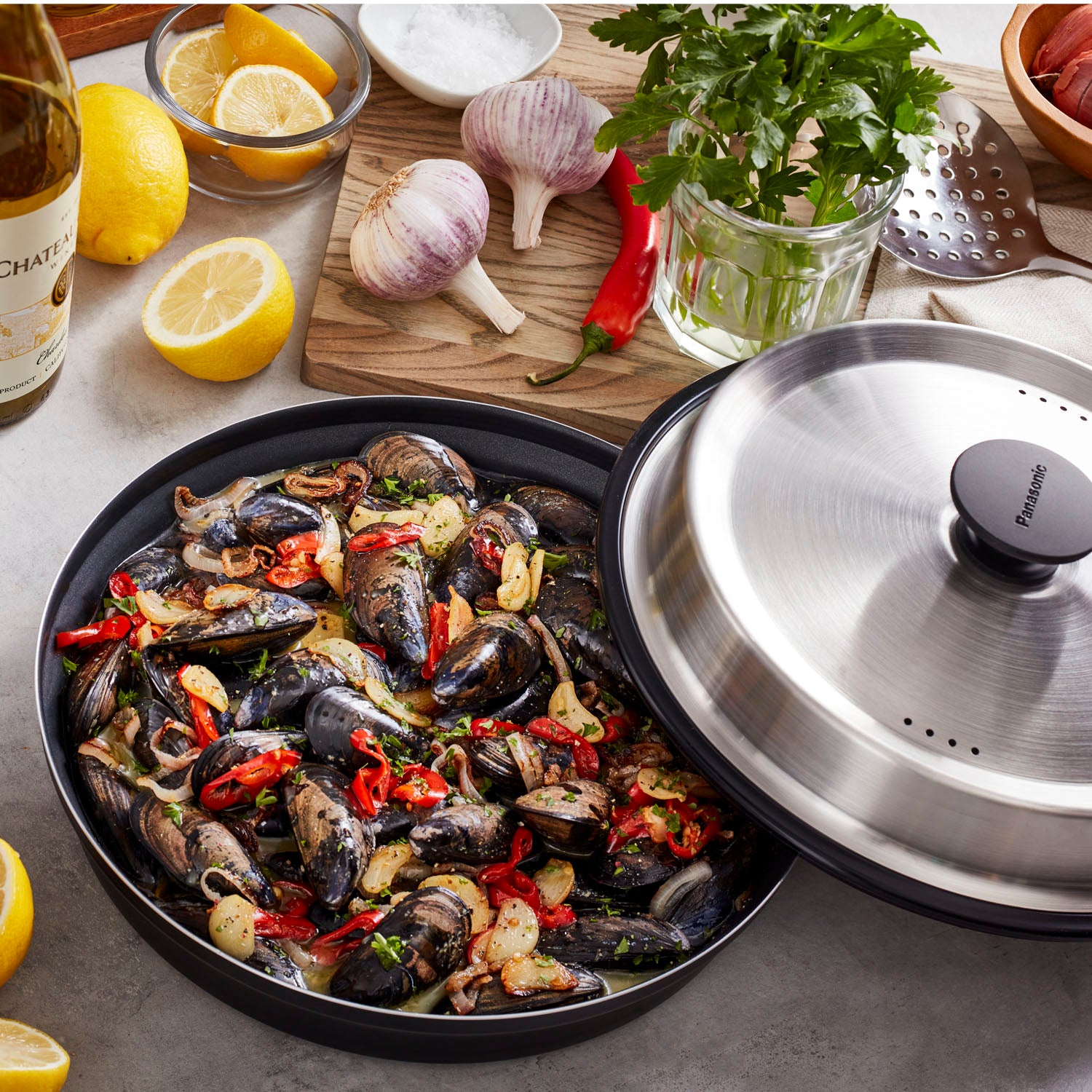 https://shop.panasonic.com/cdn/shop/files/NN-ASP1ASAPH_Magic_Pot_mussels_Raw-Alt_copy.jpg?v=1689365914&width=1500