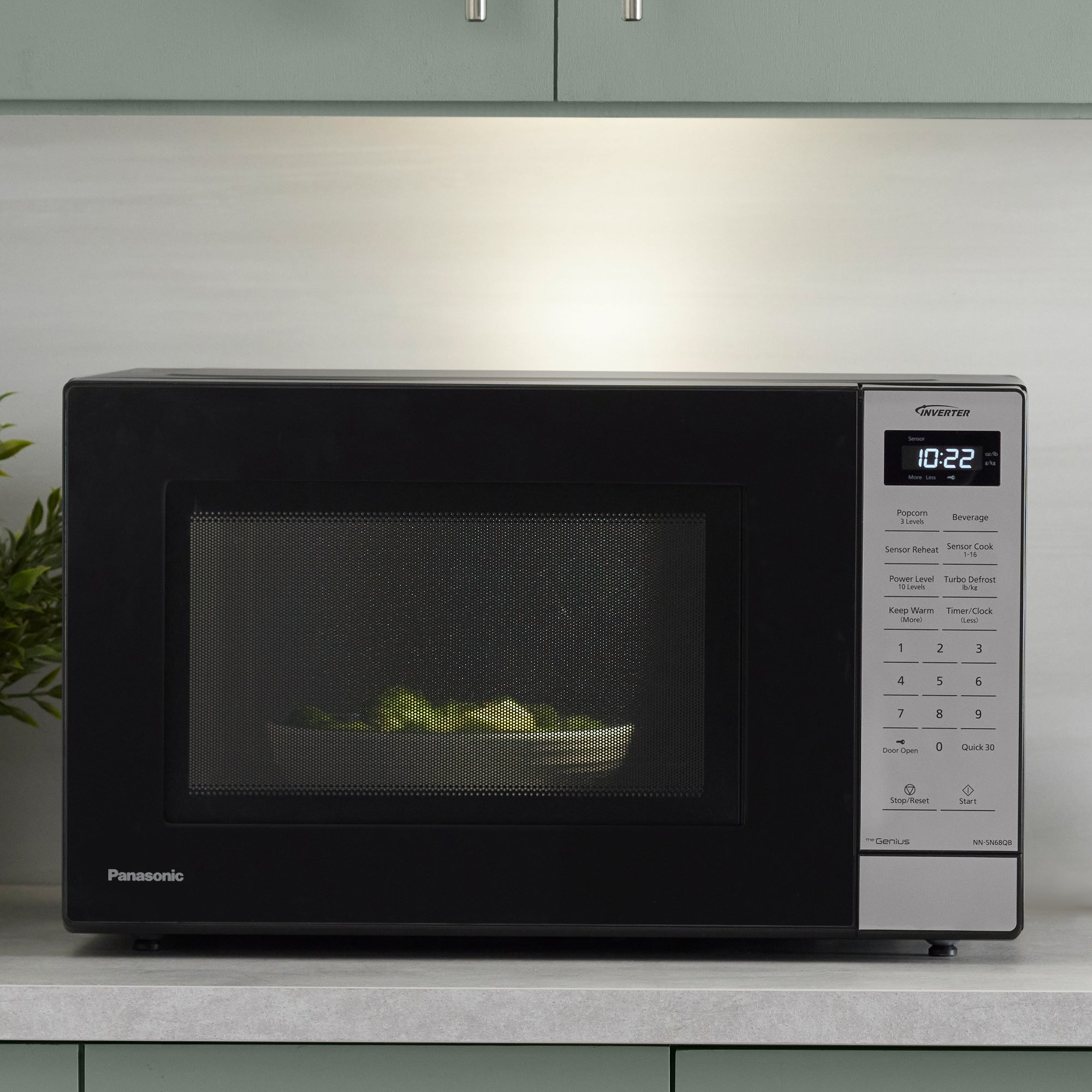 Microondas Inverter de 1,2 pies cúbicos y 1250 W - NN-SN68QB